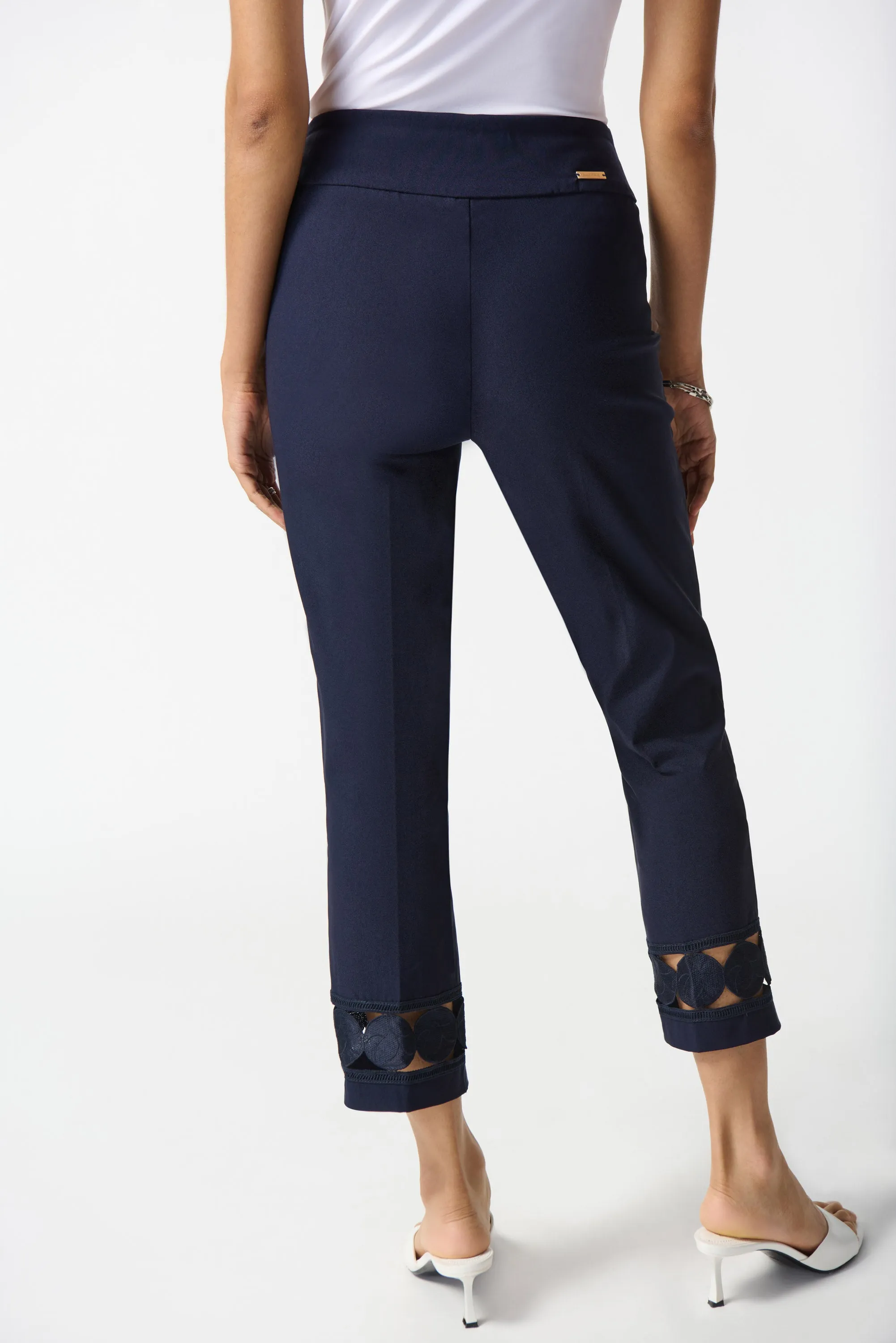 CROP PANT WITH CIRCLE LACE HEM