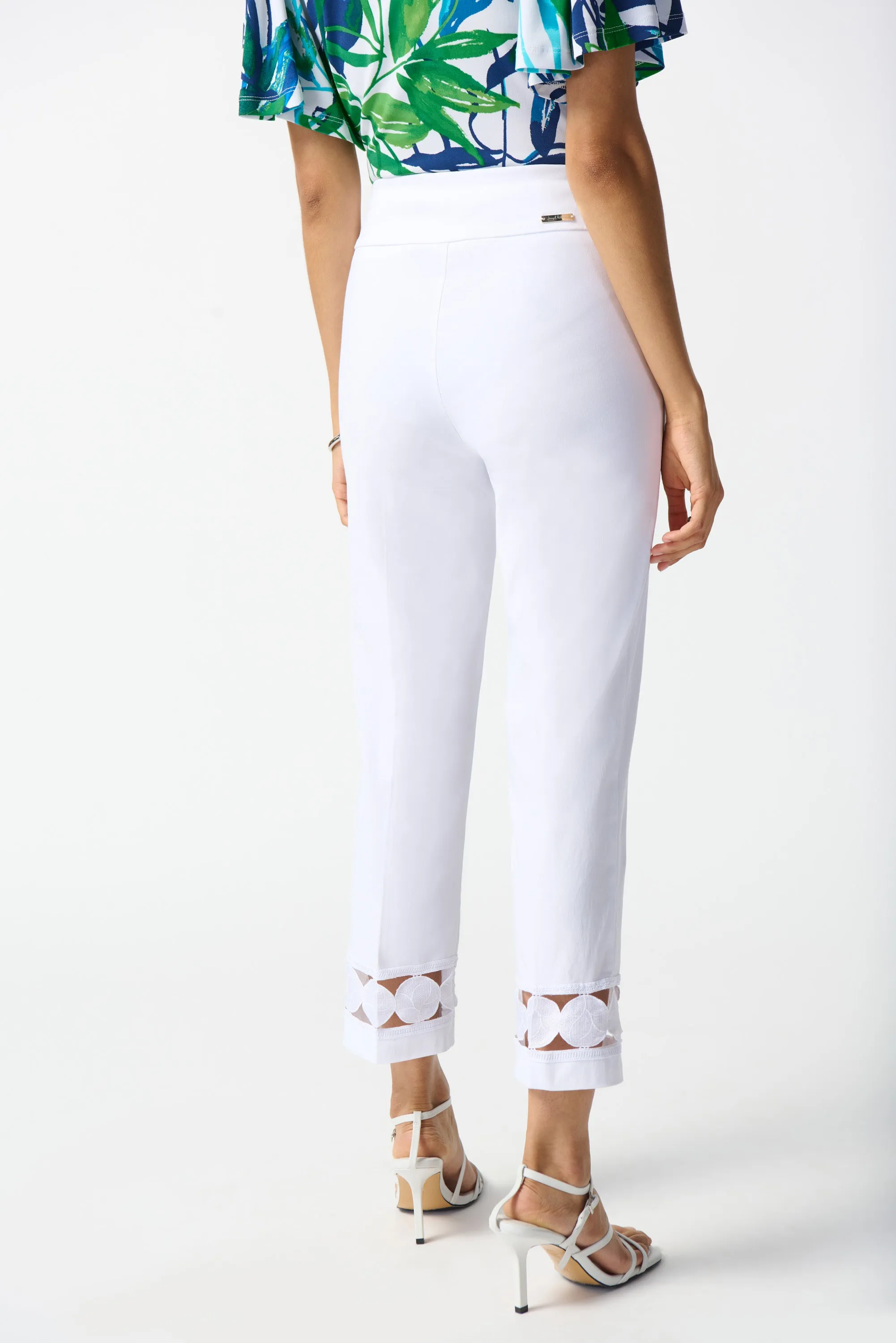 CROP PANT WITH CIRCLE LACE HEM