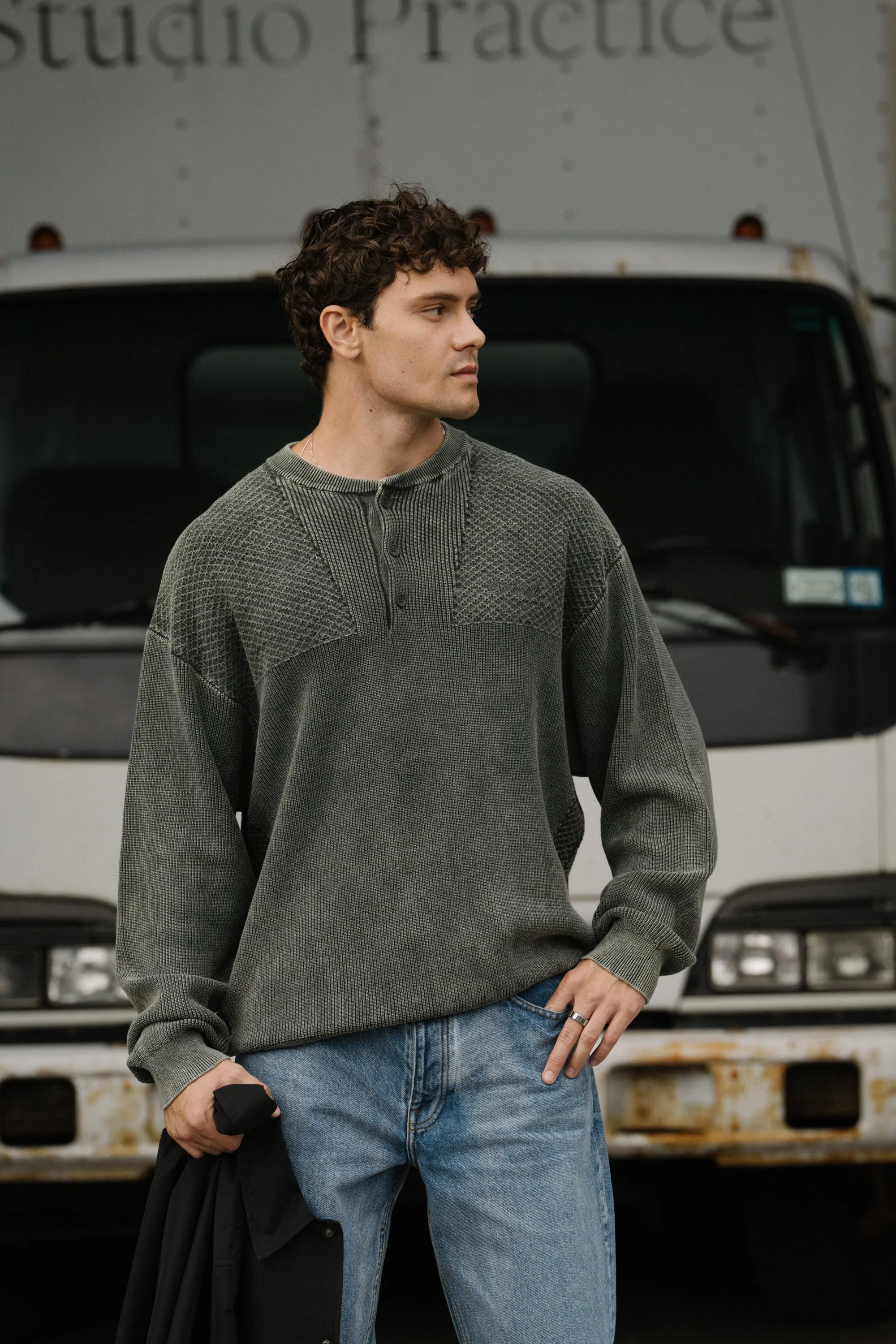 HALF BUTTON PANEL ACID WASHED PULLOVER - GREEN