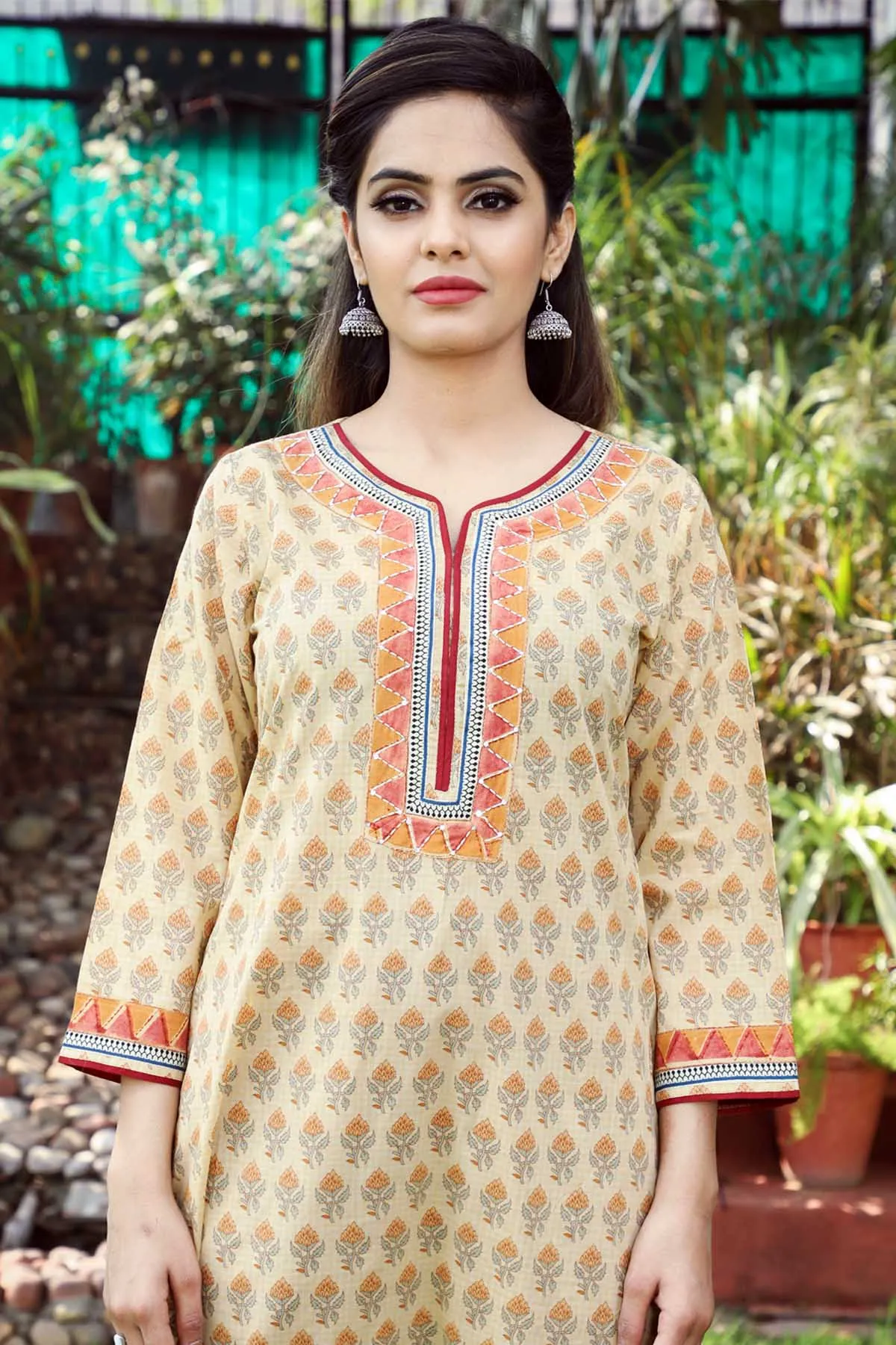 Straight fit Kurta in Beige buti print